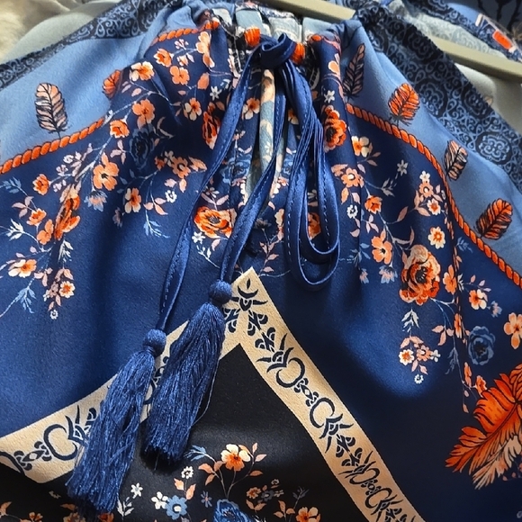 Skies Are Blue Floral Women's Handkerchief Top SIZE S/M - Picture 6 of 6